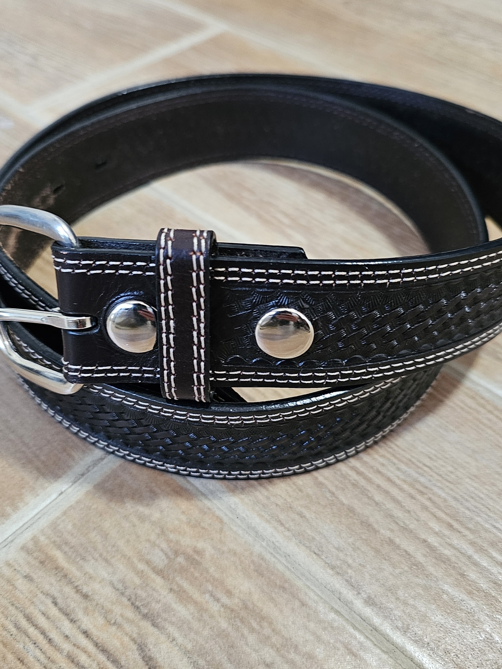 Montana Silversmiths Hand Tooled Leather Belt, Size 42 Black Western Snaps